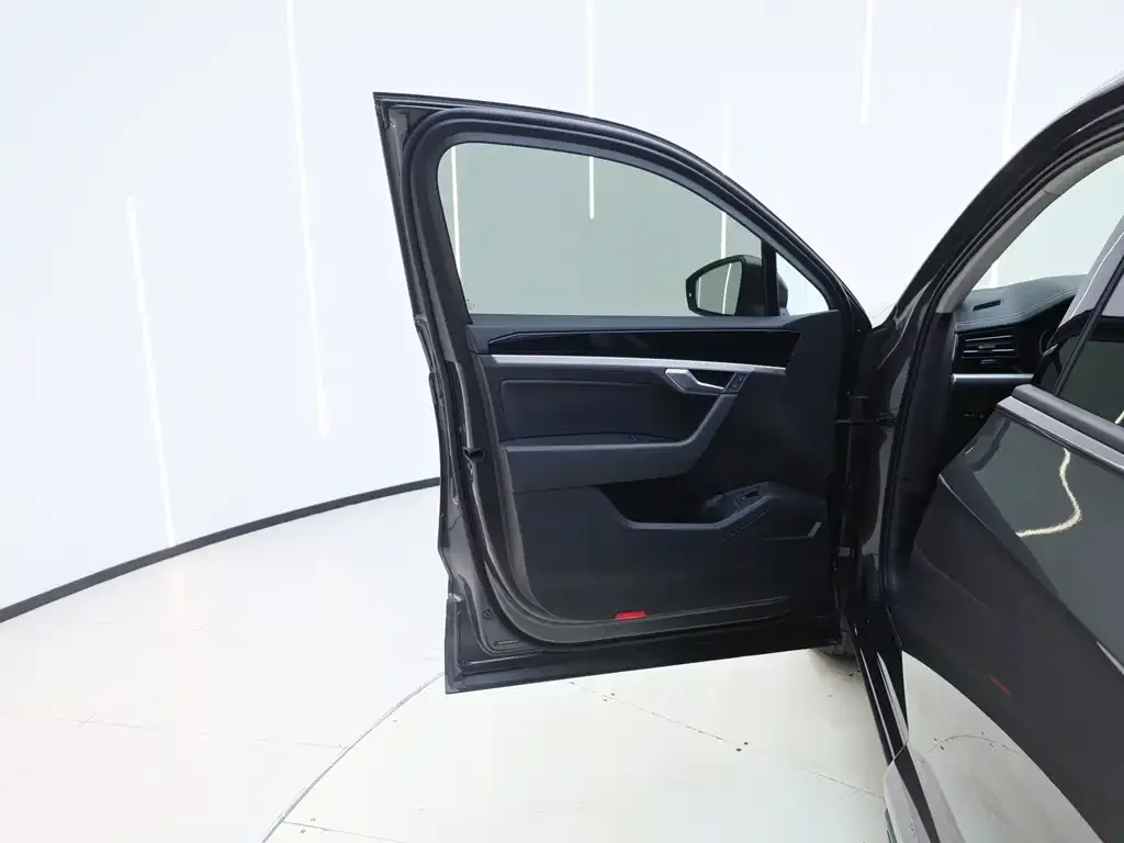 Volkswagen Touareg 2021 из CN, фото 3