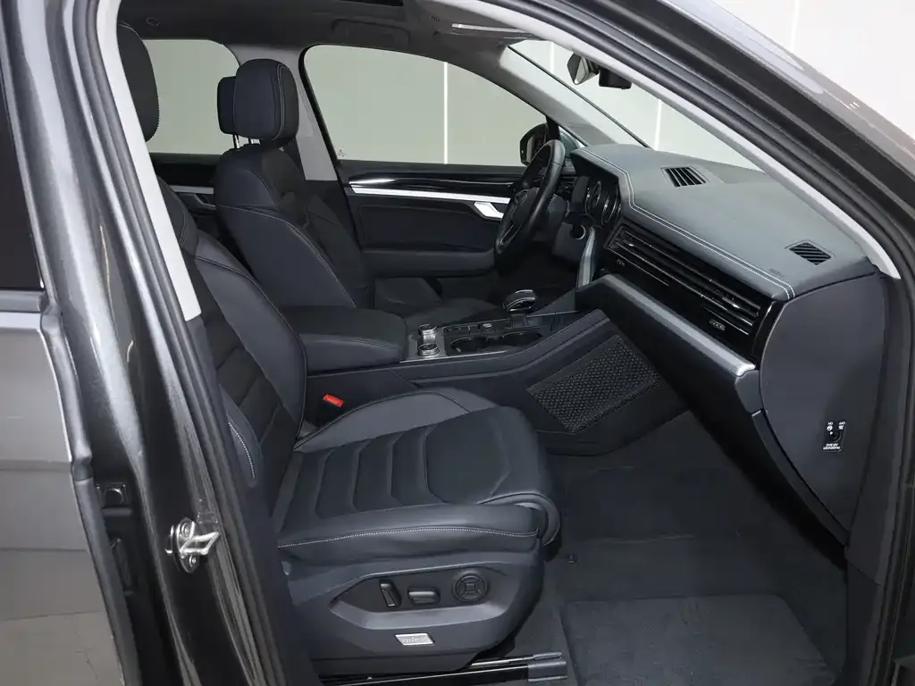 Volkswagen Touareg 2021 из CN, фото 4