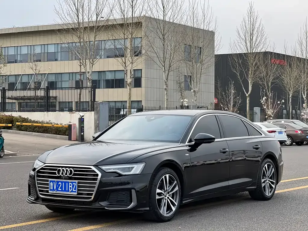 Audi A6L — фото 1