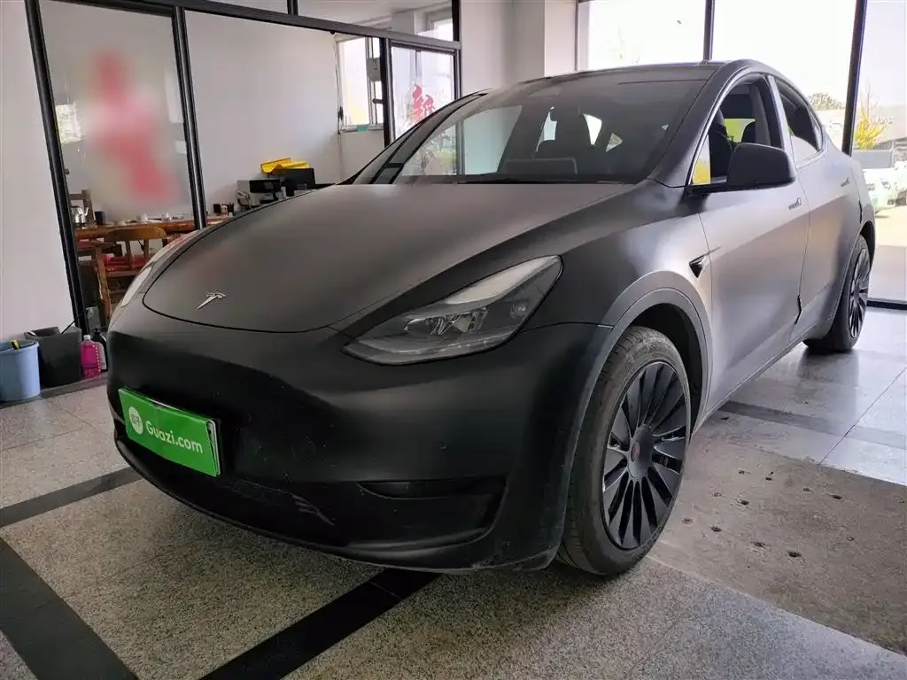 Tesla Model Y — фото 1