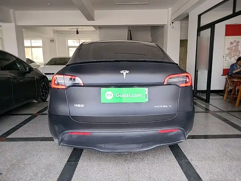 Tesla Model Y — фото 10