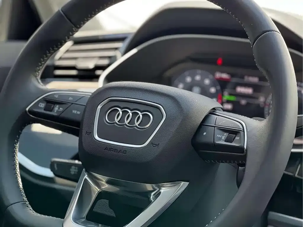 Audi Q3 — фото 8