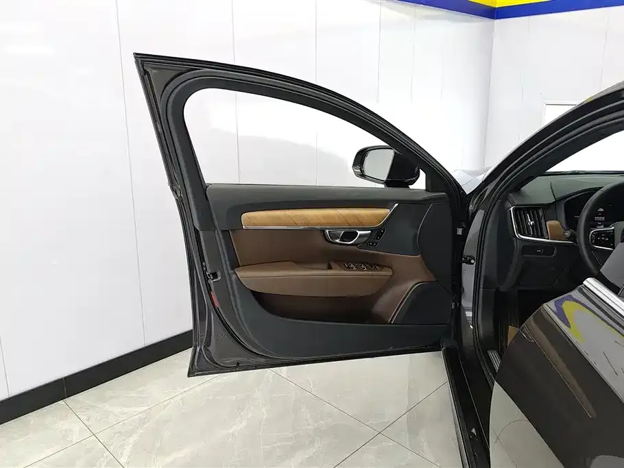 Volvo S90 2023 из CN, фото 2