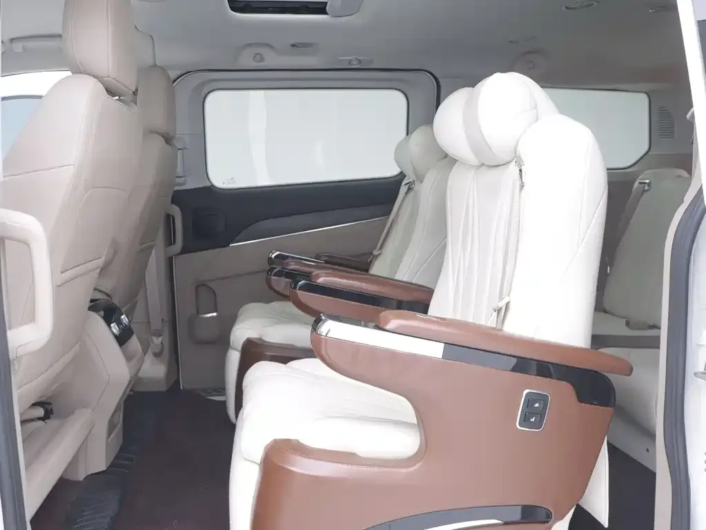 Ford Tourneo 2024 из CN, фото 2
