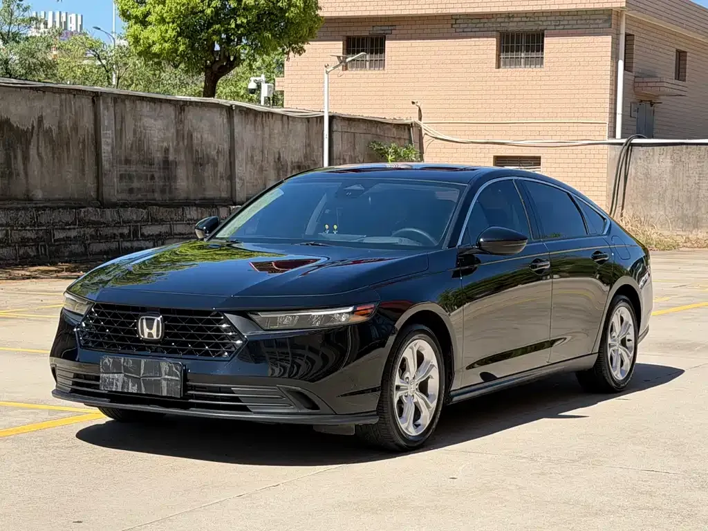 Honda Accord — фото 1