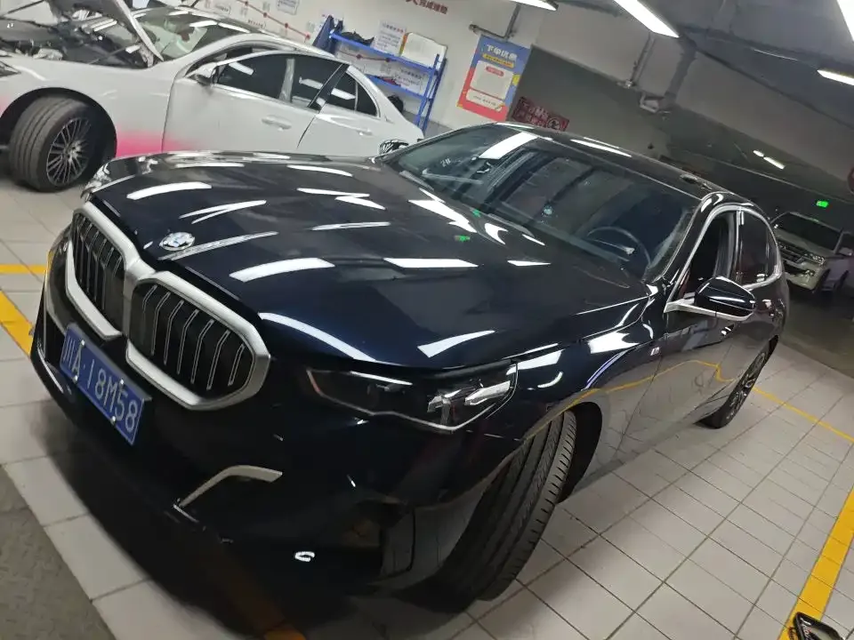 BMW 5 Series — фото 1