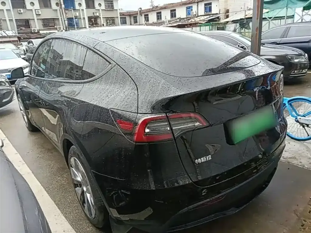 Tesla Model Y — фото 4