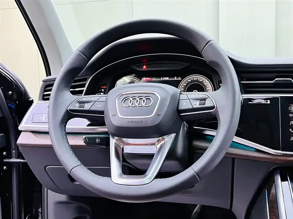 Audi Q7 2024 из CN, фото 6