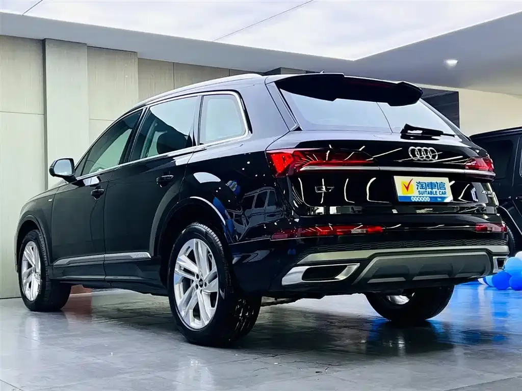 Audi Q7 2024 из CN, фото 9
