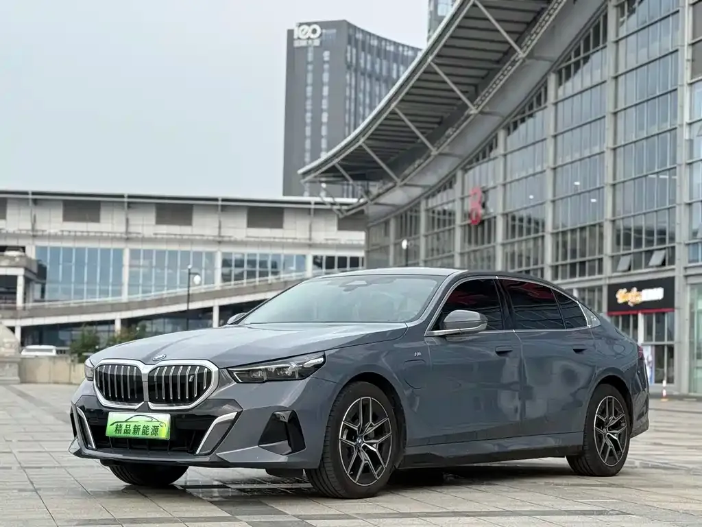 BMW i5