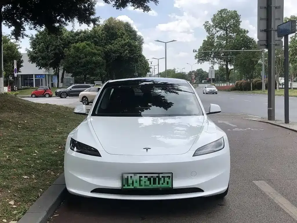 Tesla Model 3 — фото 7