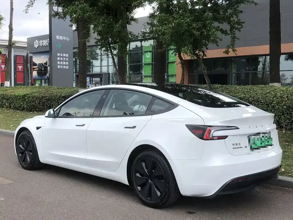Tesla Model 3 — фото 8