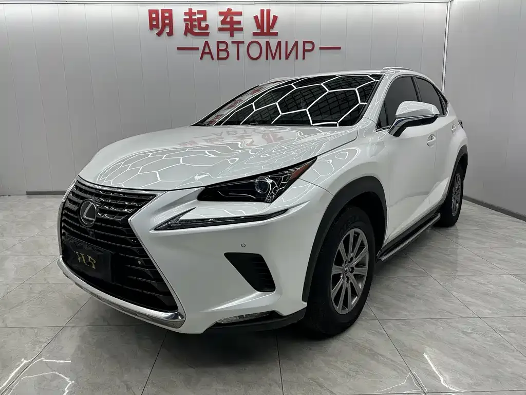 Lexus NX — фото 1