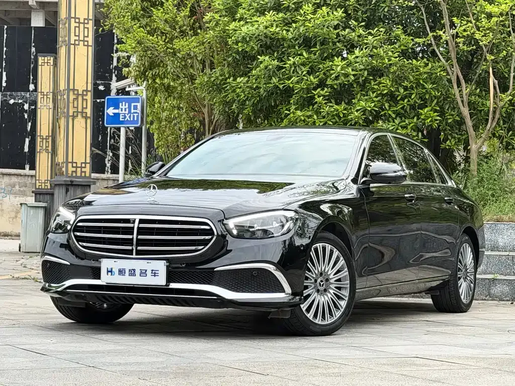 Mercedes-Benz E-Class — фото 1