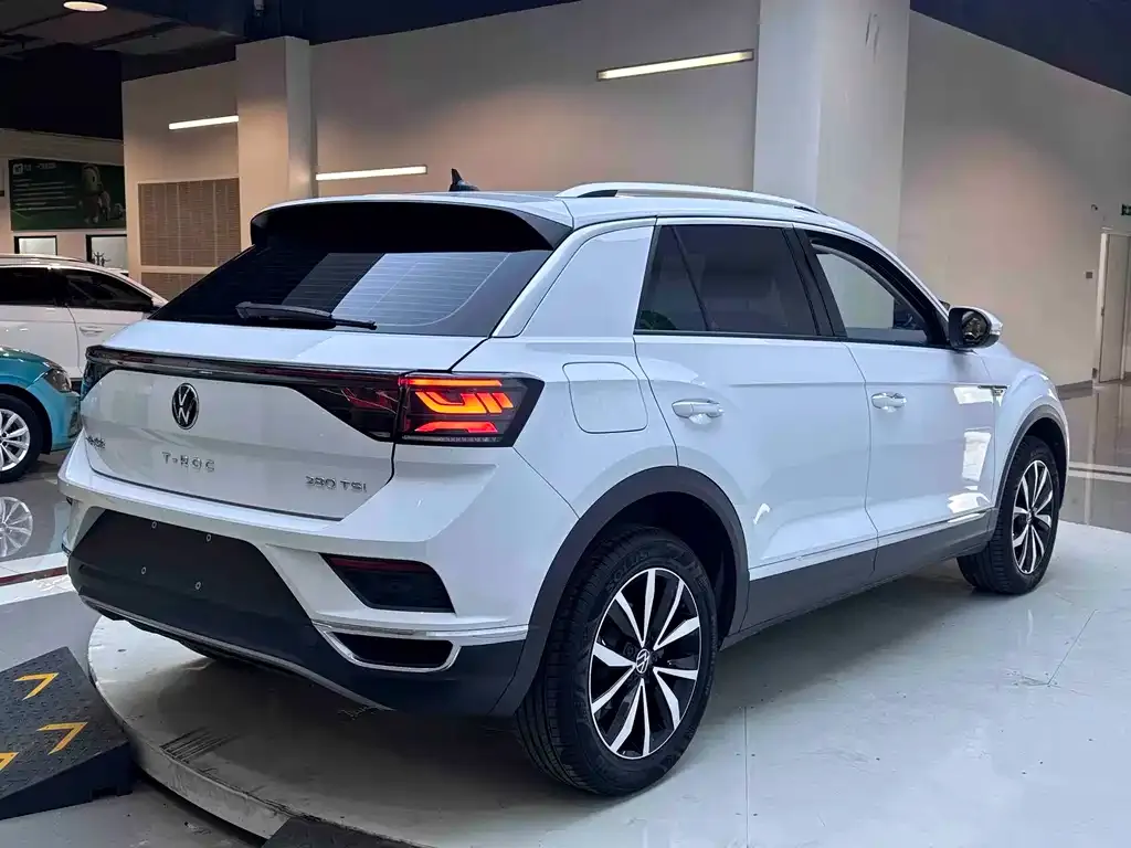 Volkswagen T-Roc — фото 10