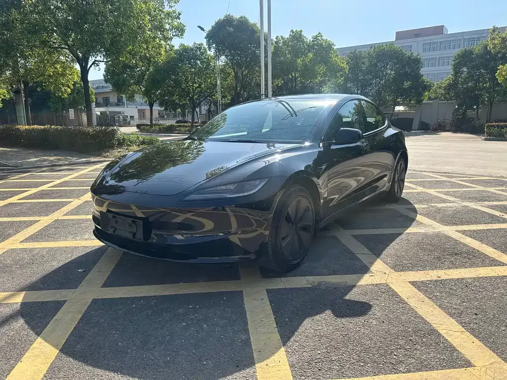 Tesla Model 3 — фото 1