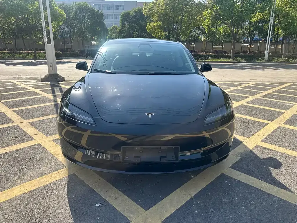 Tesla Model 3 — фото 9