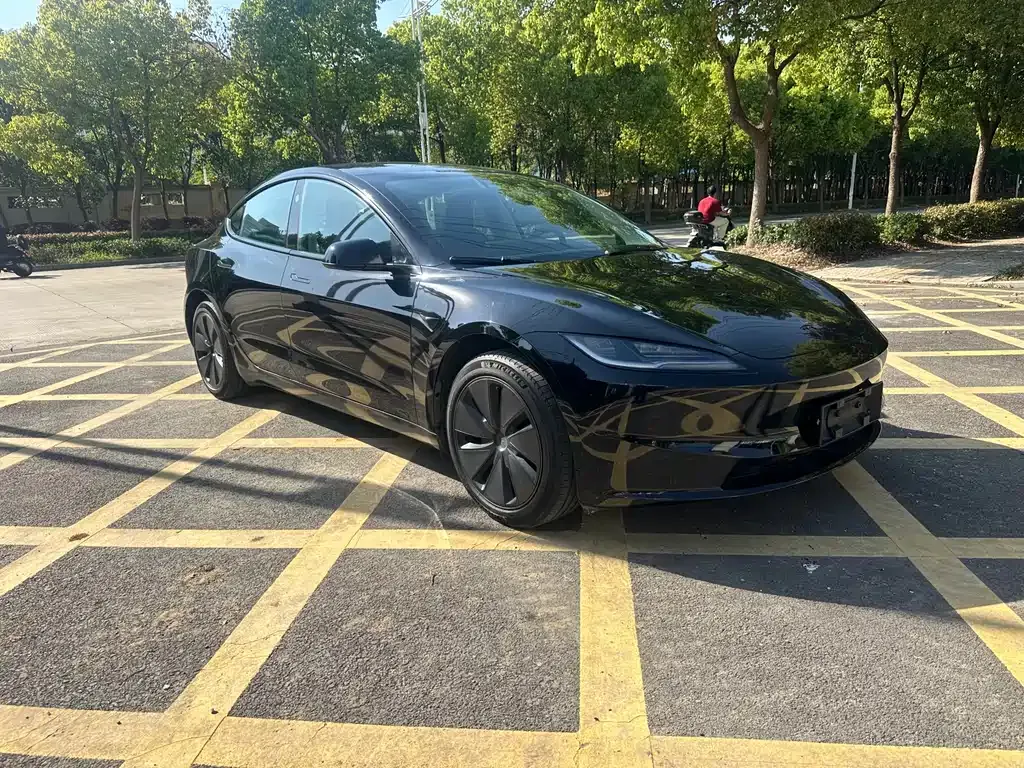 Tesla Model 3 — фото 4