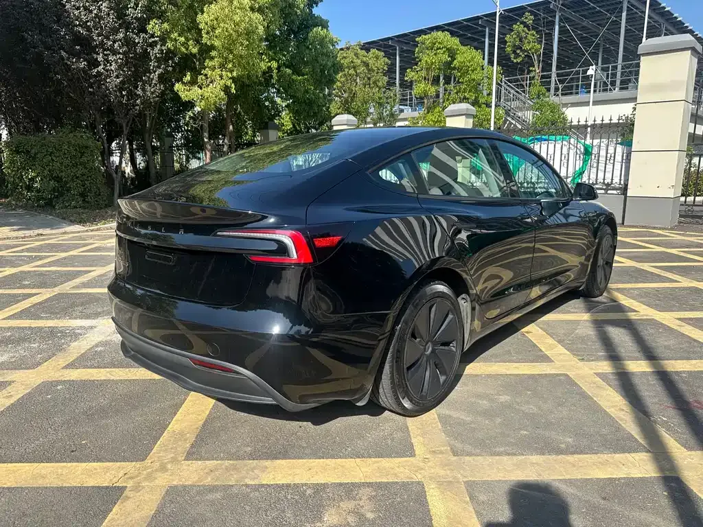Tesla Model 3 — фото 5