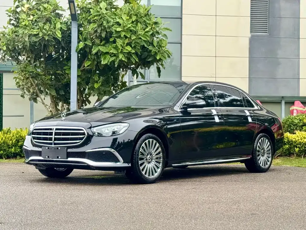Mercedes-Benz E-Class — фото 1