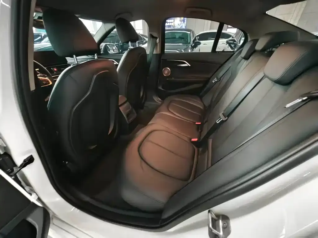 BMW 1 Series 2022 из CN, фото 2