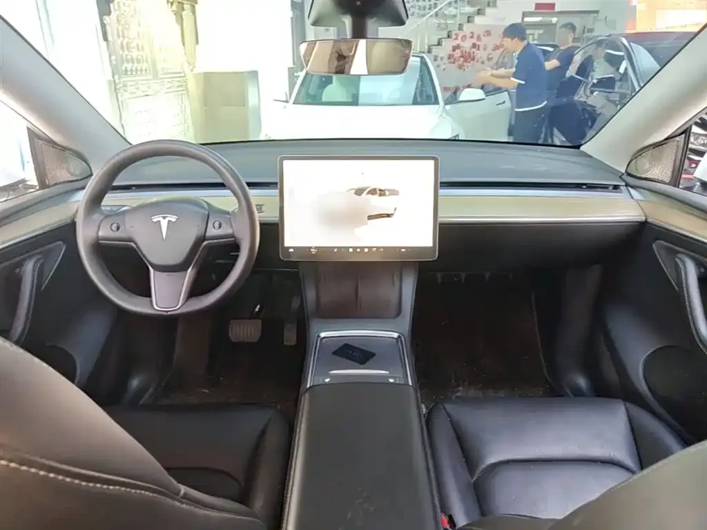 Tesla Model Y — фото 6