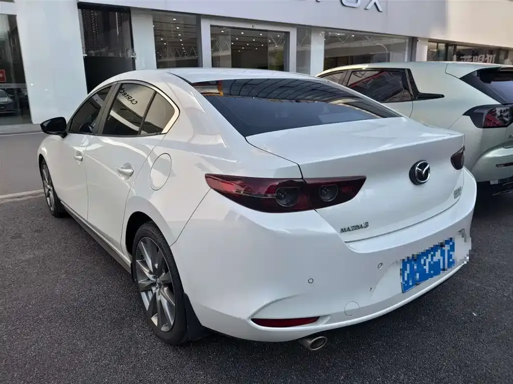 Mazda 3 Axela — фото 4