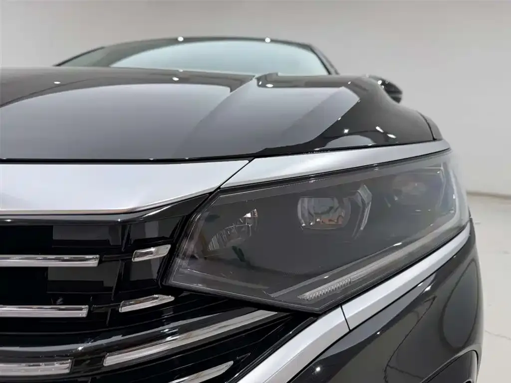 Volkswagen Passat — фото 10