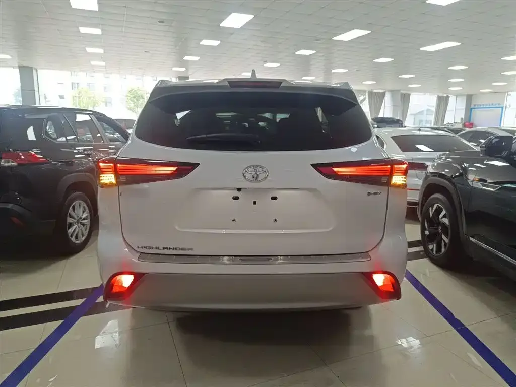 Toyota Highlander — фото 4