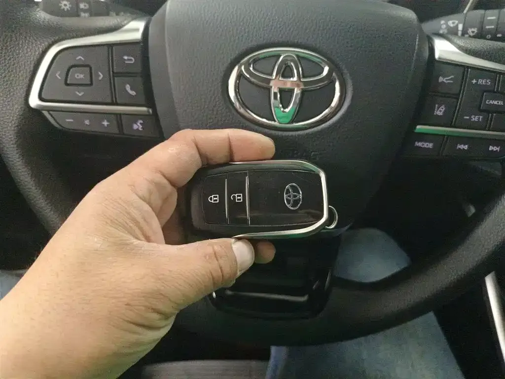 Toyota Highlander — фото 10