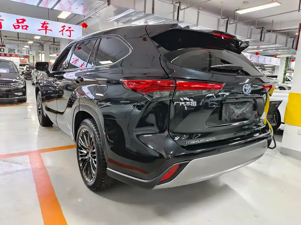 Toyota Highlander — фото 4