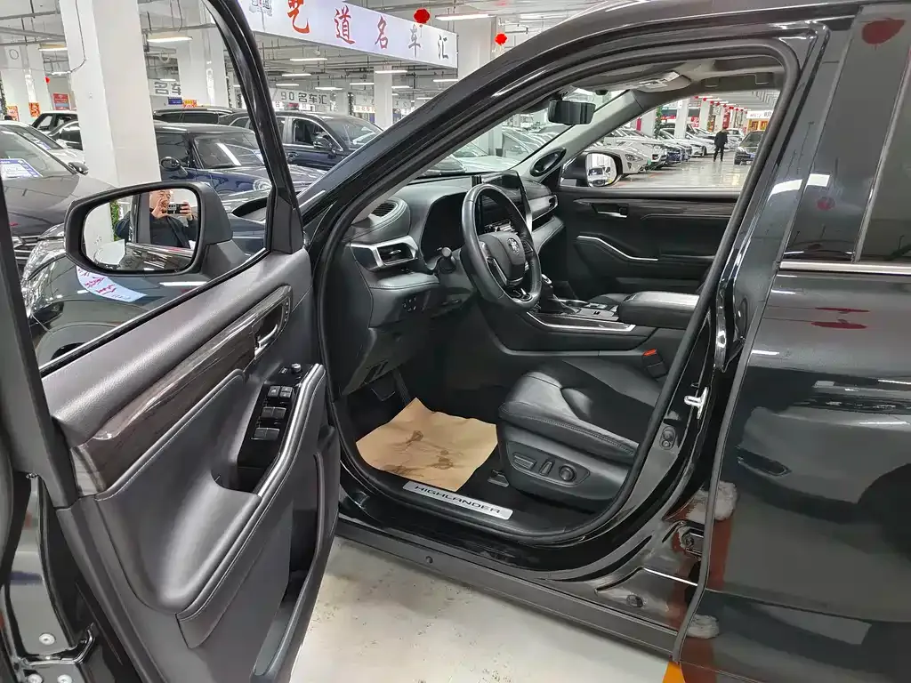 Toyota Highlander — фото 10
