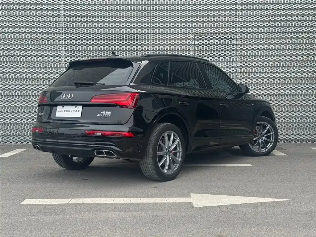 Audi Q5L — фото 10