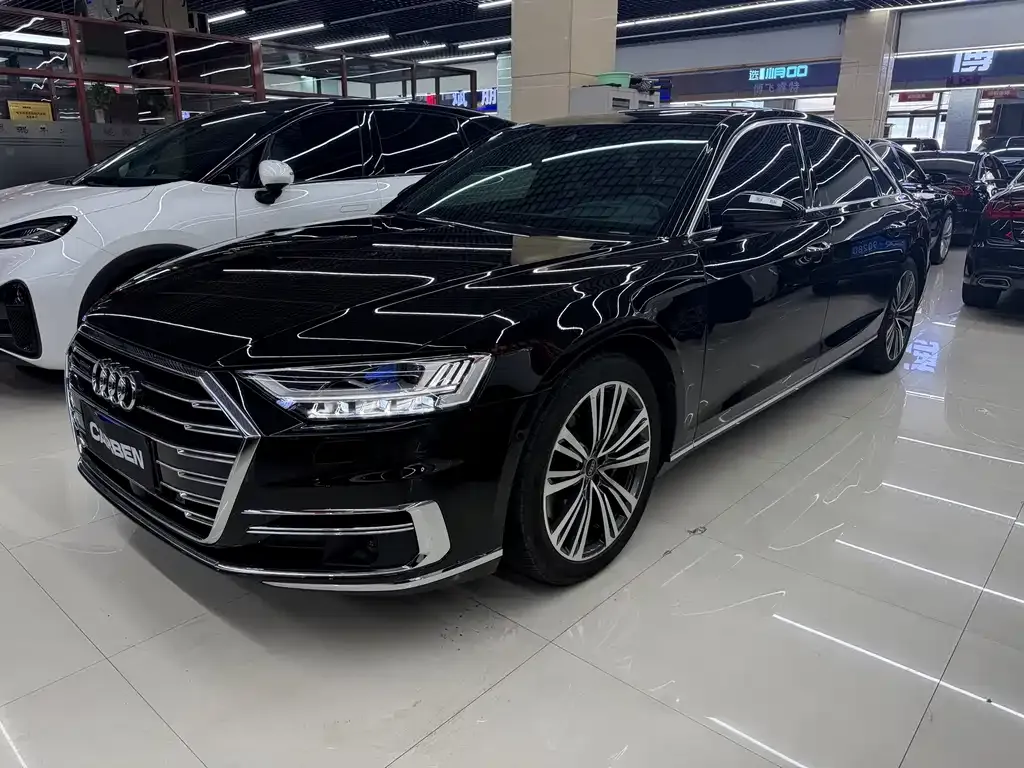 Audi A8 — фото 1