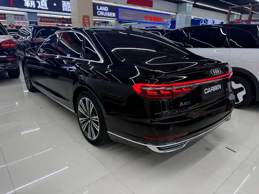 Audi A8 — фото 8