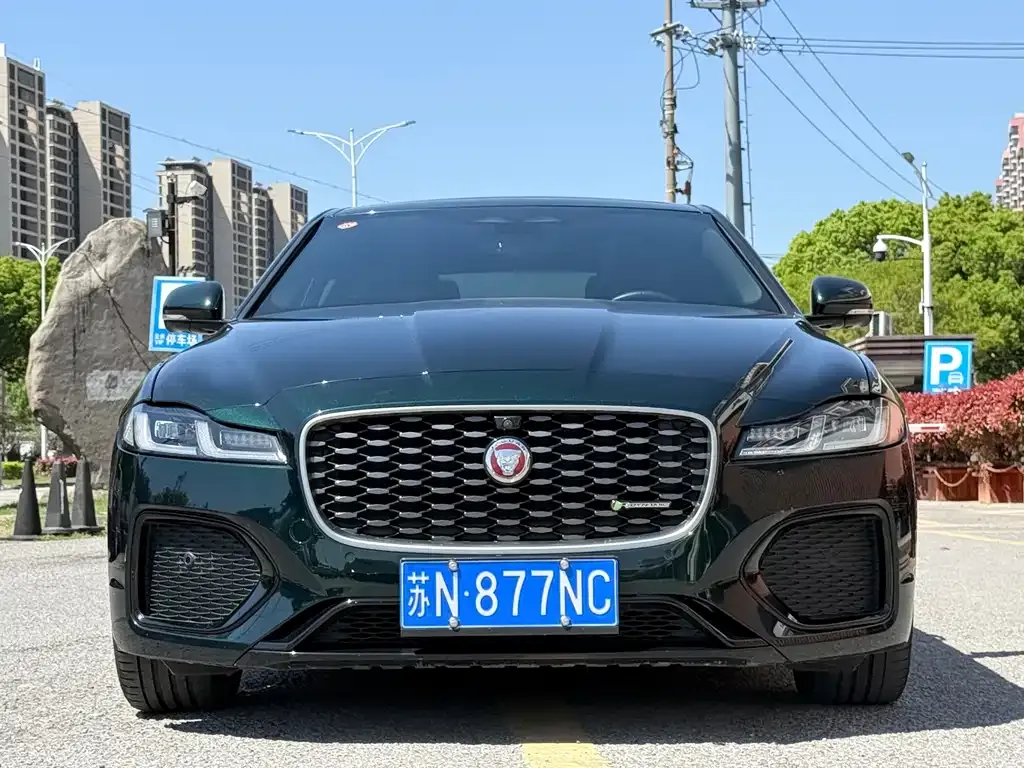 Jaguar XFL — фото 1