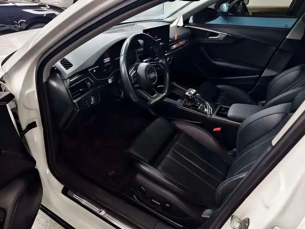 Audi A4L 2022 из CN, фото 2