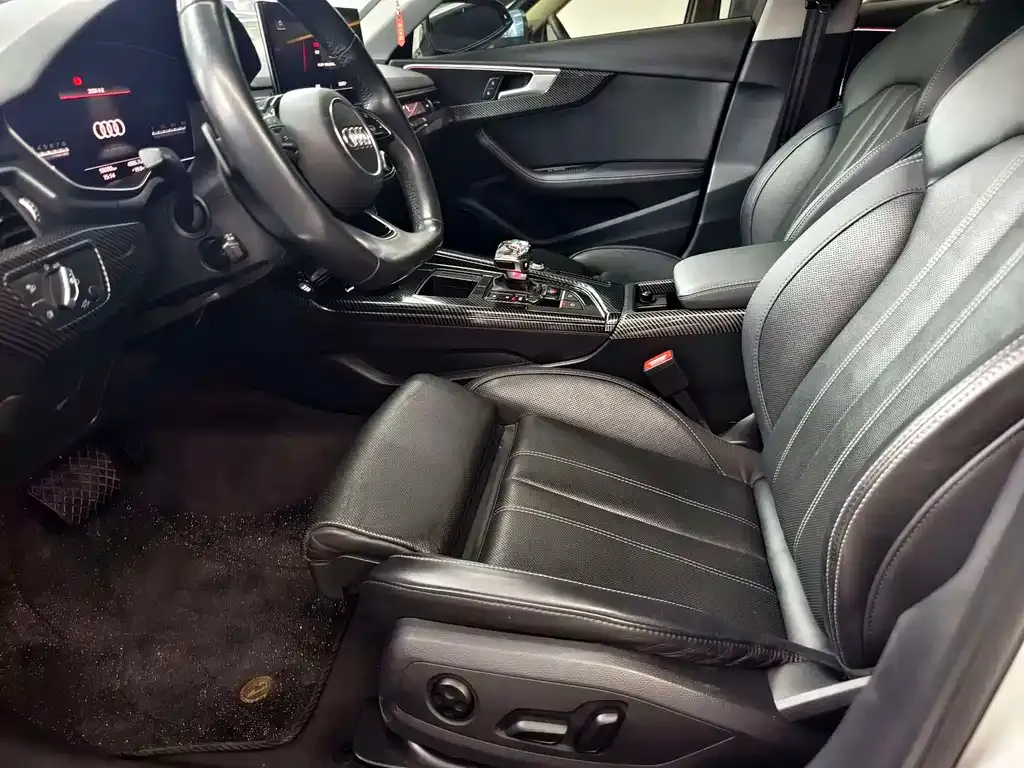 Audi A4L 2022 из CN, фото 4