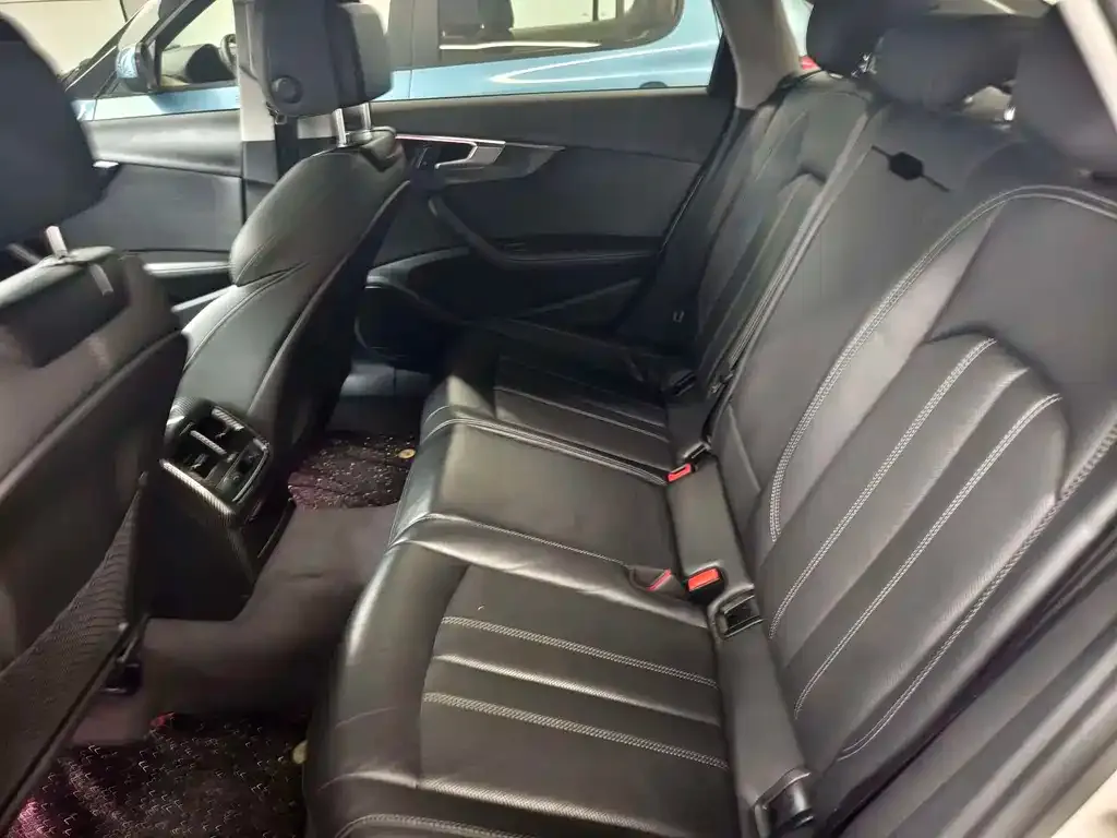 Audi A4L 2022 из CN, фото 6