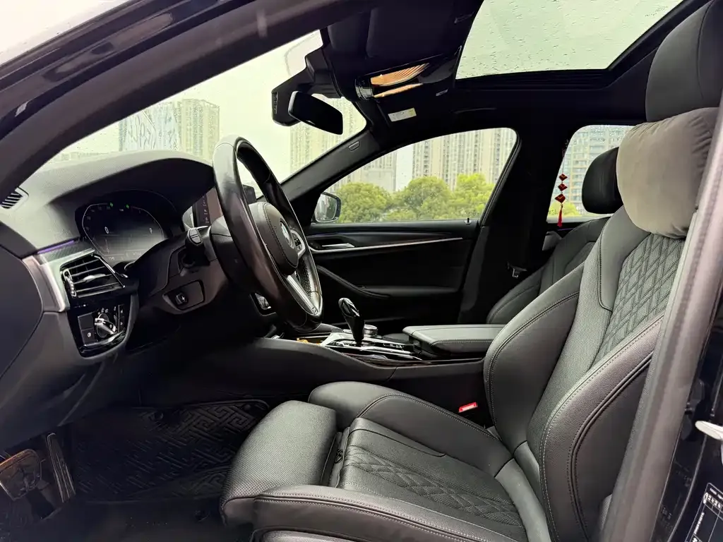 BMW 5 Series (Import) 2021 из CN, фото 2