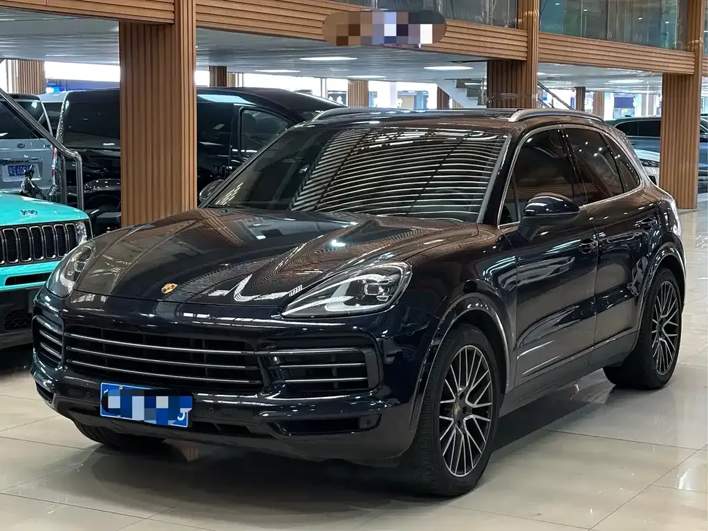 Porsche Cayenne — фото 1