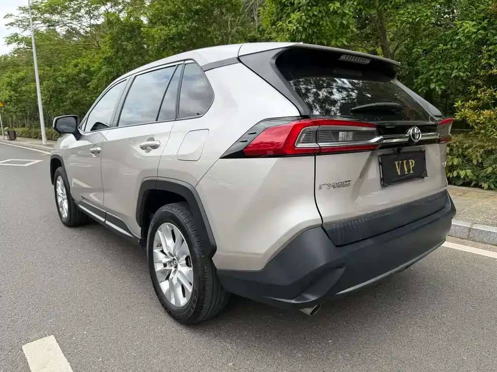 Toyota Wildlander — фото 10