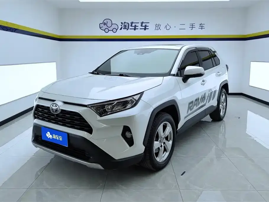 Toyota RAV4 — фото 1