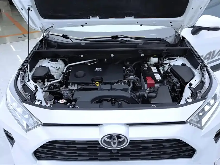Toyota RAV4 — фото 7