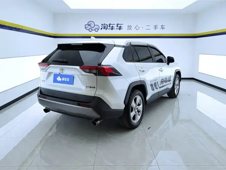 Toyota RAV4 — фото 5
