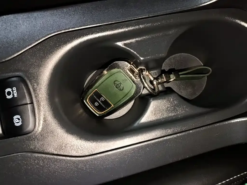 Toyota Corolla Cross — фото 10