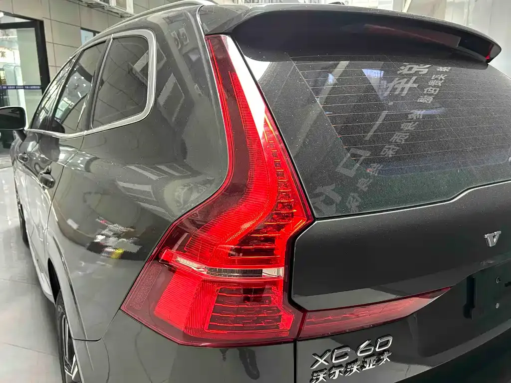 Volvo XC60 — фото 4