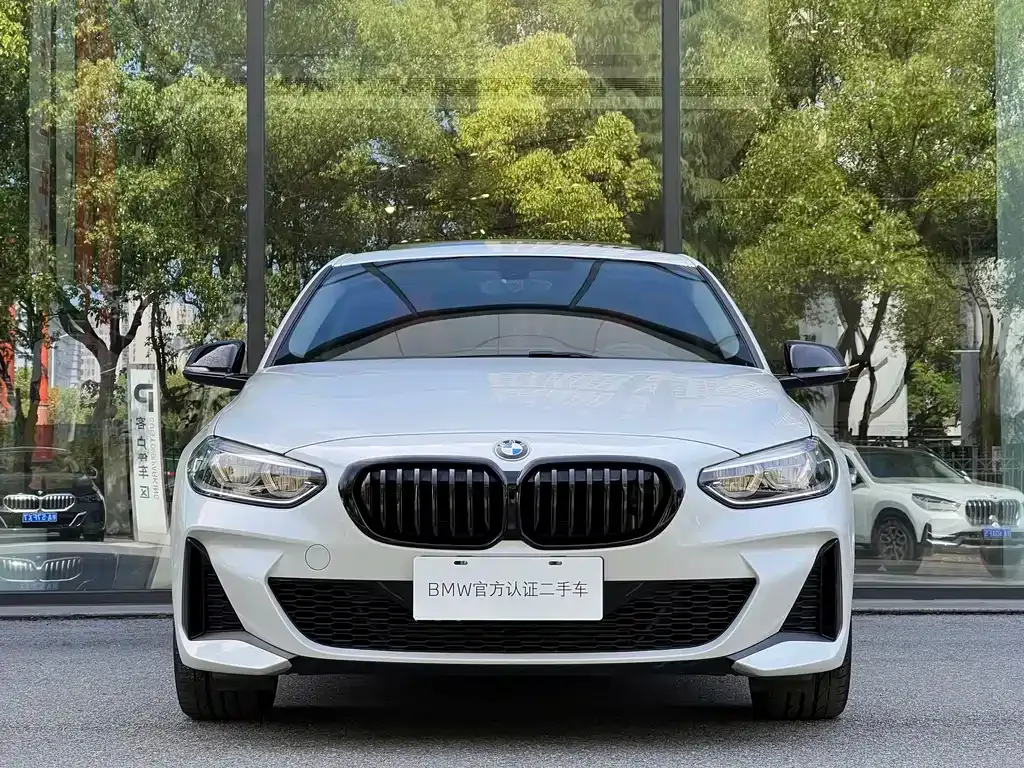 BMW 1 Series 2023 из CN, фото 1