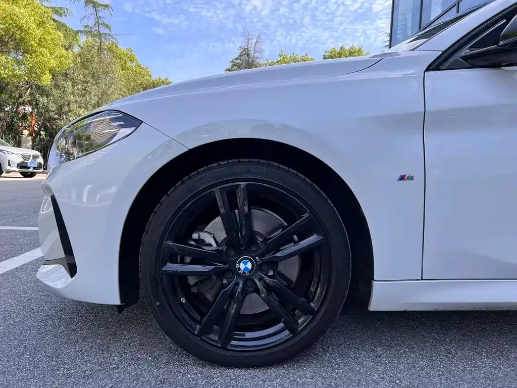 BMW 1 Series 2023 из CN, фото 9