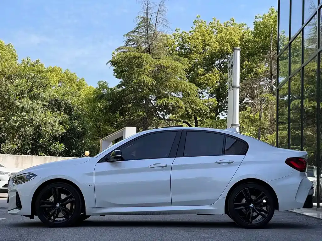 BMW 1 Series 2023 из CN, фото 10